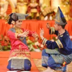 17 Pantun Cinta Minang Romantis: Terjemahan & Makna Mendalam