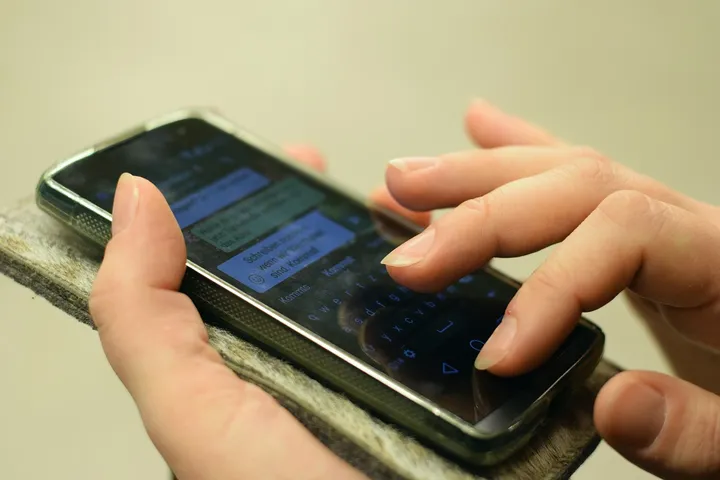 AI Ajaib: Ciptakan Cerita Chat Fiksi Viral & Menarik