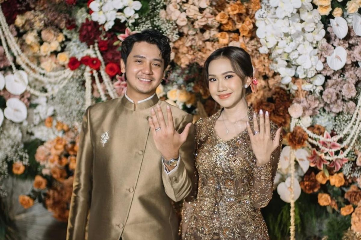 Arbani Yasiz & Raissa Ramadhani Resmi Bertunangan: Intip Potret Mesranya!