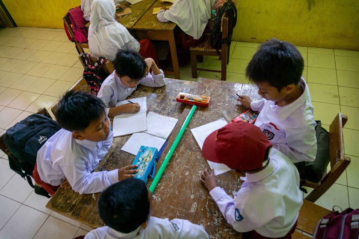 Atasi Hambatan Ekonomi: Rencanakan Keuangan Demi Pendidikan Berkualitas