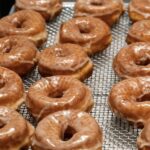 Donat Rp200 Ribu, Tip Besar, Pelayan Dipecat: Kisah Mengejutkan