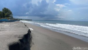 Eksplorasi 5 Pantai Tersembunyi Jawa Barat: Liburan Seharian Anti Mainstream