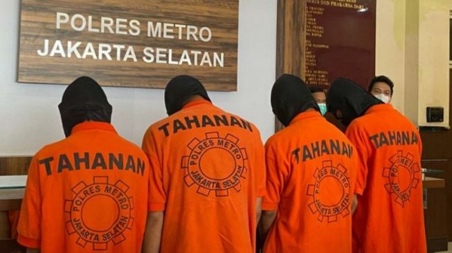 Geger! Dua Mucikari Eksploitasi Anak di Apartemen Sentul City via Hot51
