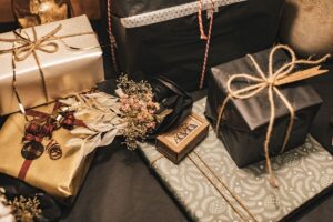 Gelang Emas Putih: 6 Hadiah Pernikahan Mewah Terpilih