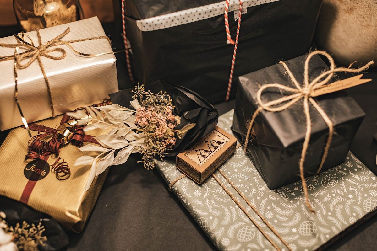 Gelang Emas Putih: 6 Hadiah Pernikahan Mewah Terpilih
