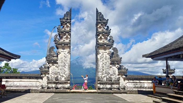 Gerbang Surga Pura Lempuyang: Antrean Panjang, Foto Instagramable
