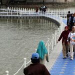 Jelajahi 8 Jembatan Apung: Panorama Sungai & Aktivitas Unik