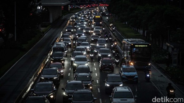 Libur Tahun Baru Macet? 6 Trik Ampuh Taklukan Kemacetan!
