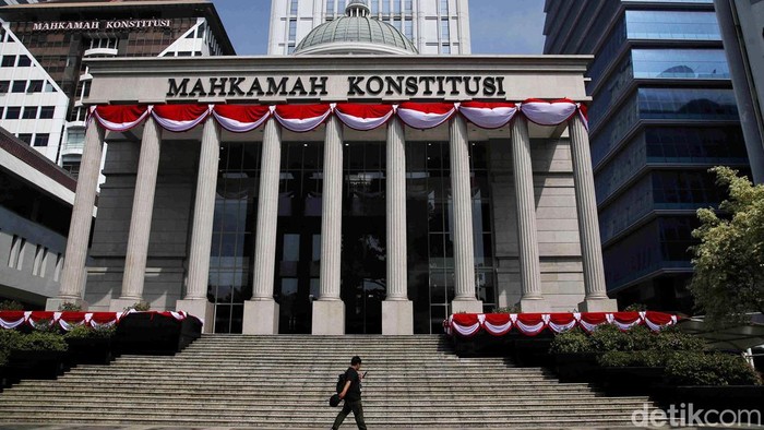 MK Tolak 5 Gugatan UU TNI: Alasan Mengejutkan Terungkap