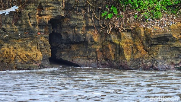 Misteri Gua Rahasia: Persembunyian Legendaris Ratu Laut Selatan