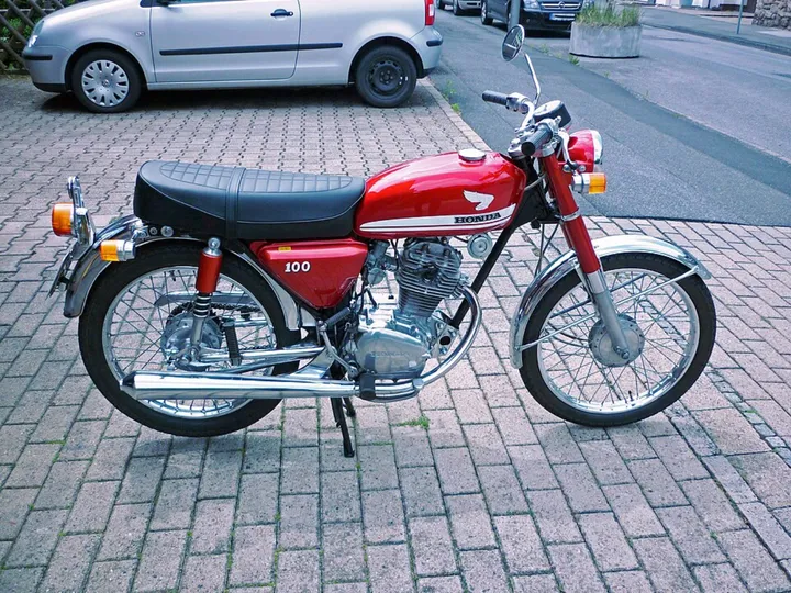Mitos Honda CB: Legenda Retro Indonesia, CB100-200