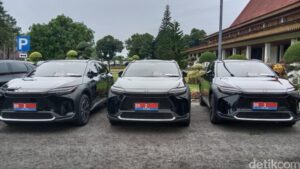 Mobil Dinas Pejabat Beralih Listrik: Anggaran Naik Tajam?