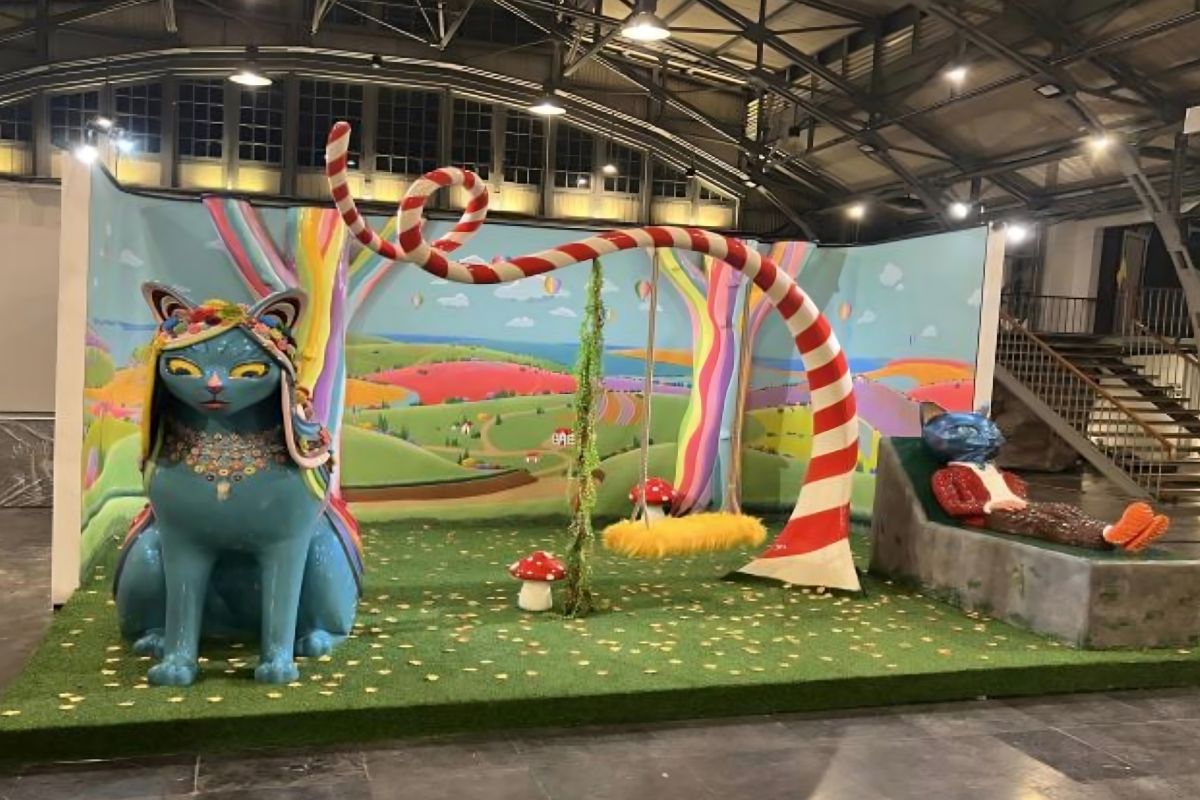 Pameran Seni Surealis Syakieb Sungkar: Dunia Kucing yang Memukau