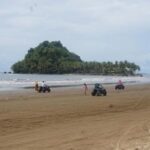 Pengalaman Wisatawan Buruk: Pantai Air Manis, Pokdarwis Dibekukan