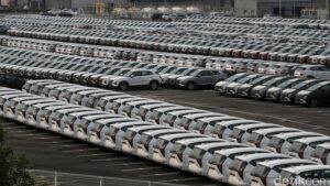 Penjualan Mobil Indonesia Anjlok? Simak Prediksi Tahun Ini