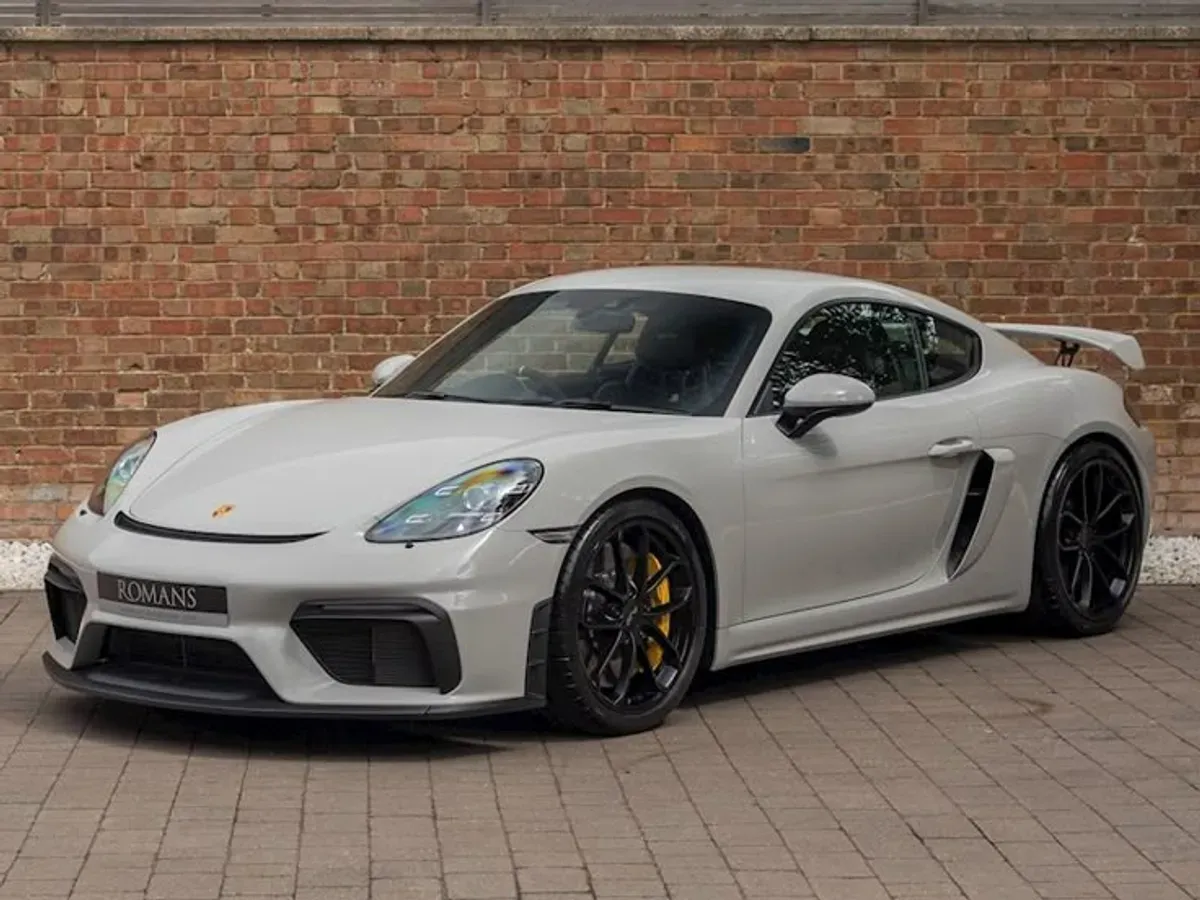 Porsche Cayman GT4 RS vs Toyota Rush: Tabrakan Tol Sidoarjo!