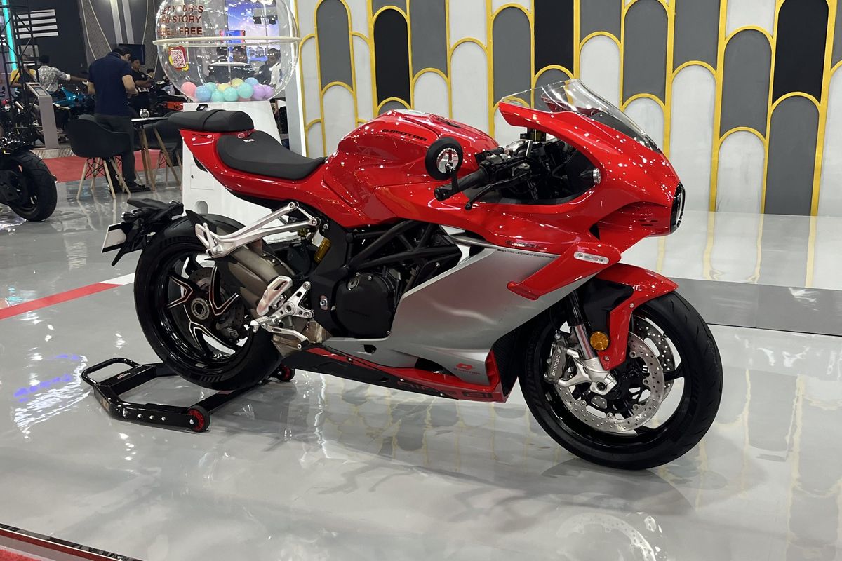 QJMotor Super9: Mirip MV Agusta, Debutnya di Jakarta Fair!