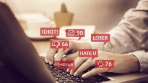 Rahasia di Balik Kecanduan Melihat Komentar Negatif Online