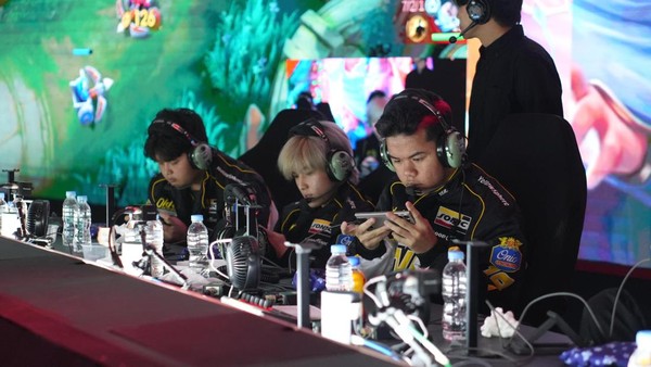 Saksikan! Duel Epic Onic vs RRQ Hoshi Final Upper Bracket MPL ID S15