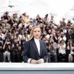 Scarlett Johansson memesona: Gaun reptil di premiere Jurassic World