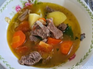 Sop Daging Sapi Jawa: Resep Aromatik Biji Pala Menggoda
