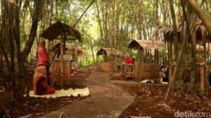 Surabi & Es Goyobod Jadul: Nostalgia Pasar Sunda Koin Bambu
