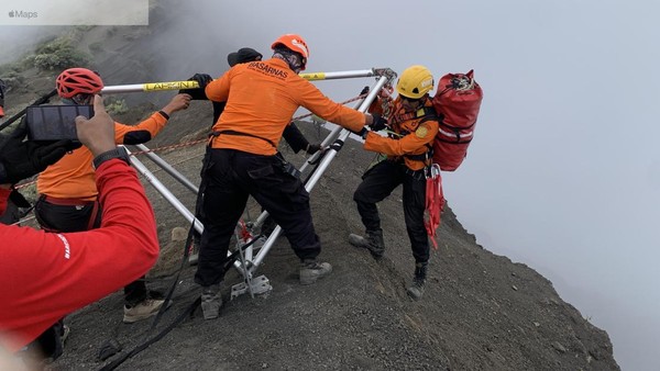 Tragedi Rinjani: Pendaki Juliana Ditemukan Tewas, Evakuasi Jenazah