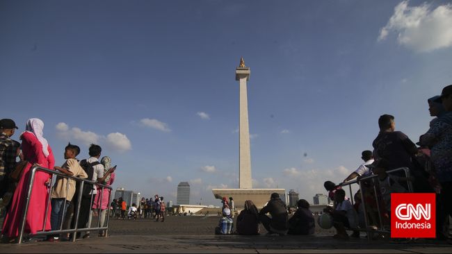 Monas Jakarta, kunjungan Monas Lebaran, wisata Jakarta, libur Lebaran 2026, wisata keluarga Jakarta, destinasi favorit Jakarta, antusiasme pengunjung Monas, taman Monas, puncak Monas, kuliner sekitar Monas, ikon ibu kota, wisata lokal Jakarta