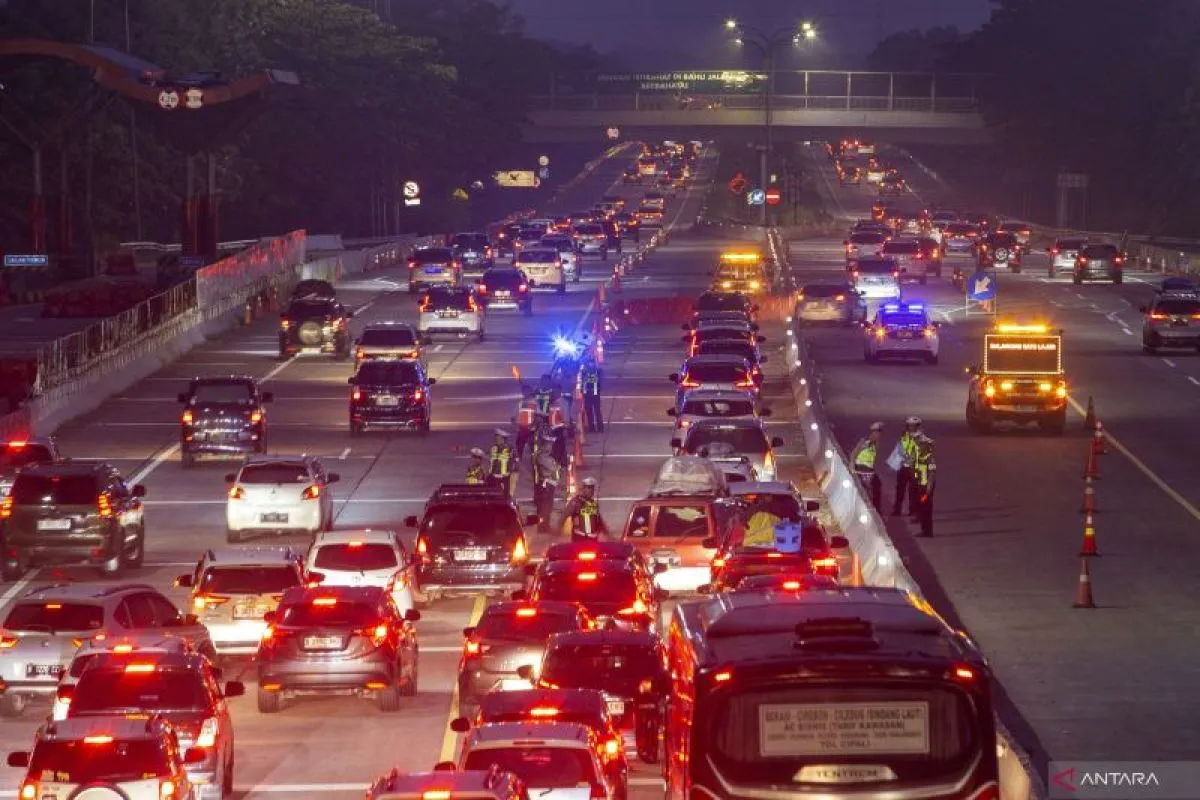 Humaniora Kemarin: Presiden Rayakan Idul Fitri hingga One Way Cipali