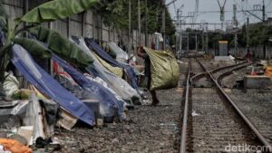 relokasi warga, tepi rel senen, pemprov, prabowo, kebijakan pemerintah, penataan kota, keselamatan warga, hunian sementara, berita jakarta, pemerintah daerah