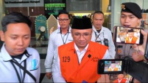 KPK menetapkan eks Menag Yaqut sebagai tahanan rumah dalam pengembangan kasus dugaan korupsi. Simak perkembangan terbaru kasus ini di sini.