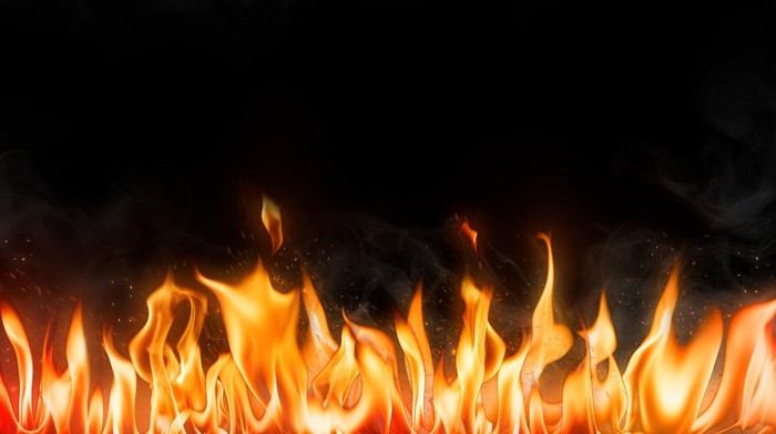 Tangki Bahan Bakar di Bandara Kuwait Terbakar Usai Dihantam Drone