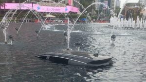 Pengemudi BYD nyebur ke kolam Bundaran HI dini hari. Simak 4 fakta penting seputar insiden ini, dari evakuasi hingga penyelidikan polisi.