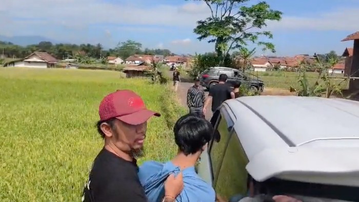 Mutilasi Bekasi, Kios Ayam, Kasus Kriminal, Bekasi, Penemuan Mayat, Polisi Indonesia, Kejahatan, Berita Kriminal, Keamanan Warga, Investigasi Polisi