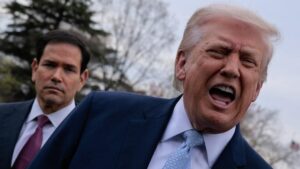 Donald Trump menyindir Iran yang menolak negosiasi dan menyebut para pemimpinnya takut menghadapi rakyat sendiri. Simak ketegangan terbaru AS dan Iran.