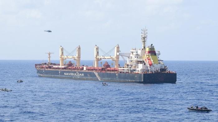 pembajakan kapal, Laut Somalia, tanker minyak, UKMTO, keamanan maritim, perompakan, jalur pelayaran, perdagangan global, energi dunia, Afrika Timur