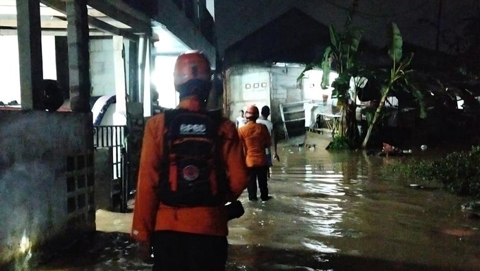 banjir ciomas, banjir bogor, banjir hari ini, sungai meluap, bencana alam, bogor, evakuasi warga, cuaca ekstrem, berita daerah, banjir indonesia