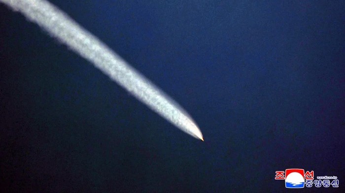 Korea Utara, Korea Selatan, Laut Timur, proyektil, rudal, Semenanjung Korea, ketegangan global, militer, berita internasional, geopolitik