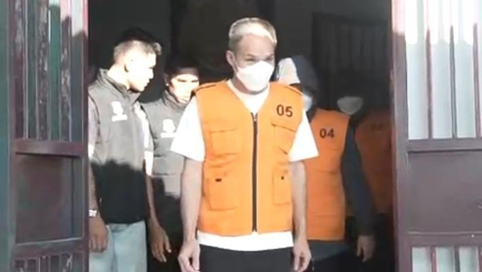 WN China, deportasi, Gorontalo, pertambangan ilegal, sampel tanah, imigrasi Indonesia, pelanggaran hukum, sumber daya alam, pengawasan tambang