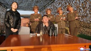 kim jong un, korea utara, rudal balistik, uji coba rudal, militer korea utara, berita internasional, geopolitik, ketegangan asia timur