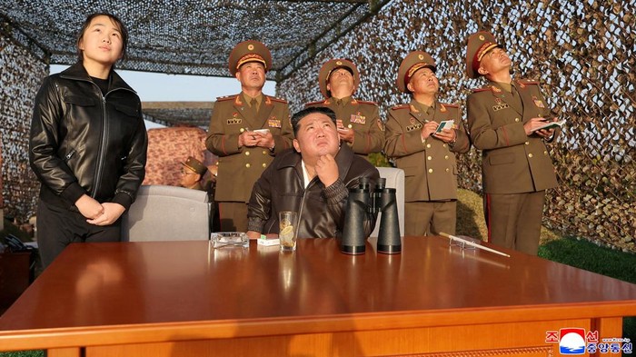 kim jong un, korea utara, rudal balistik, uji coba rudal, militer korea utara, berita internasional, geopolitik, ketegangan asia timur