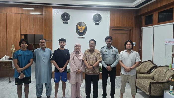 kapal China, WNI, ABK Indonesia, rudal, Pakistan, India, perairan konflik, berita internasional, keselamatan pelayaran