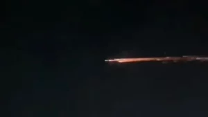 Lampung, benda bercahaya, sisa roket, roket China, fenomena langit, antariksa, astronomi, peristiwa langit, berita viral, keselamatan langit