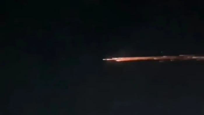 Lampung, benda bercahaya, sisa roket, roket China, fenomena langit, antariksa, astronomi, peristiwa langit, berita viral, keselamatan langit