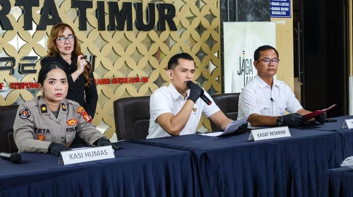 ganjal ATM, Jakarta Timur, komplotan ATM, kejahatan perbankan, modus penipuan ATM, pencurian rekening, keamanan transaksi, tips aman ATM, polisi, kriminalitas