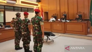 sidang pembunuhan, kacab bank, seragam prajurit, bukti persidangan, kasus kriminal, fakta sidang, berita hukum, kronologi kejadian, pengadilan, isu publik
