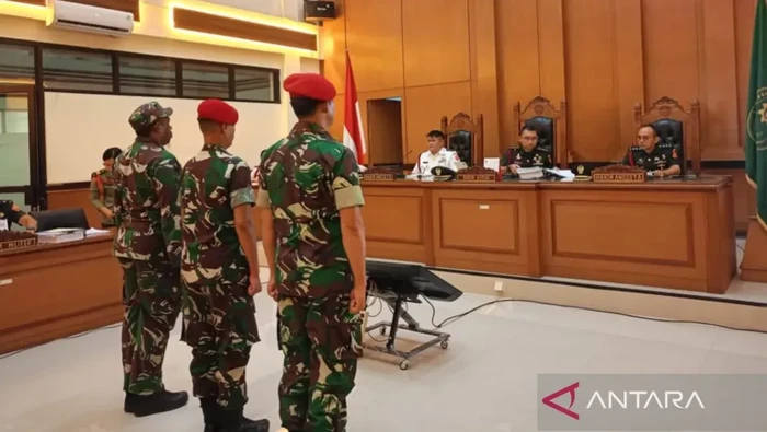 sidang pembunuhan, kacab bank, seragam prajurit, bukti persidangan, kasus kriminal, fakta sidang, berita hukum, kronologi kejadian, pengadilan, isu publik