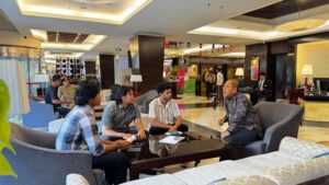 wni, abk, kapal china, laut arab, evakuasi, pekerja migran, kementerian luar negeri, insiden kapal, berita internasional, perlindungan wni