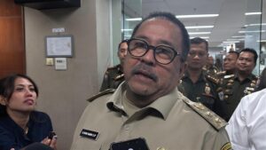 Satpol PP DKI, Rano Karno, pembangunan tertunda, efisiensi anggaran, Pemprov DKI Jakarta, infrastruktur, kebijakan anggaran, pelayanan publik, Jakarta, proyek pemerintah