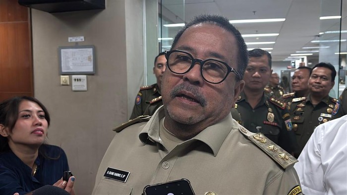 Satpol PP DKI, Rano Karno, pembangunan tertunda, efisiensi anggaran, Pemprov DKI Jakarta, infrastruktur, kebijakan anggaran, pelayanan publik, Jakarta, proyek pemerintah